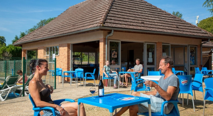 Bar des Campingplatzes Saulieu