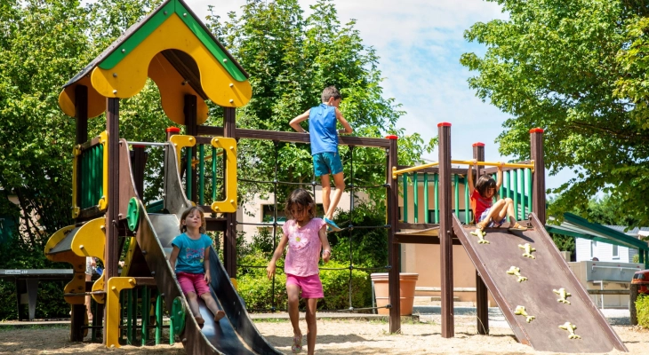 Kinderspielplatz des Campingplatzes Santenay