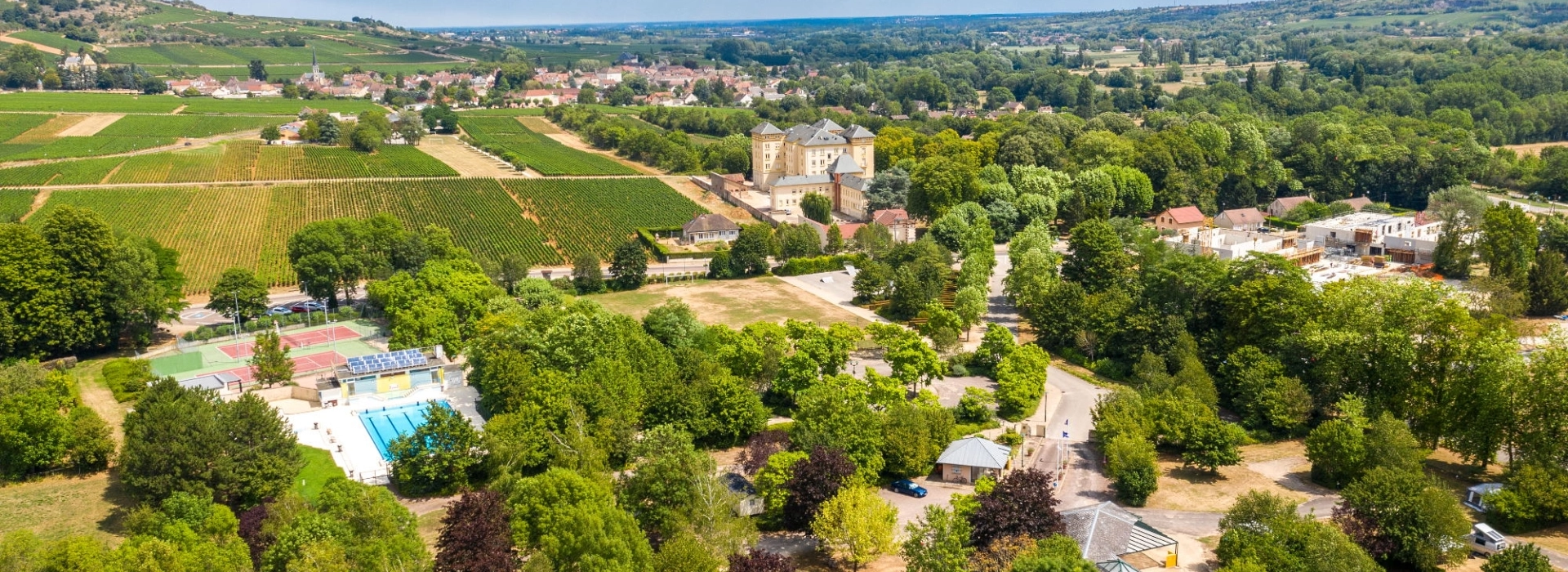 Luftaufnahme des Naturcampingplatzes Santenay