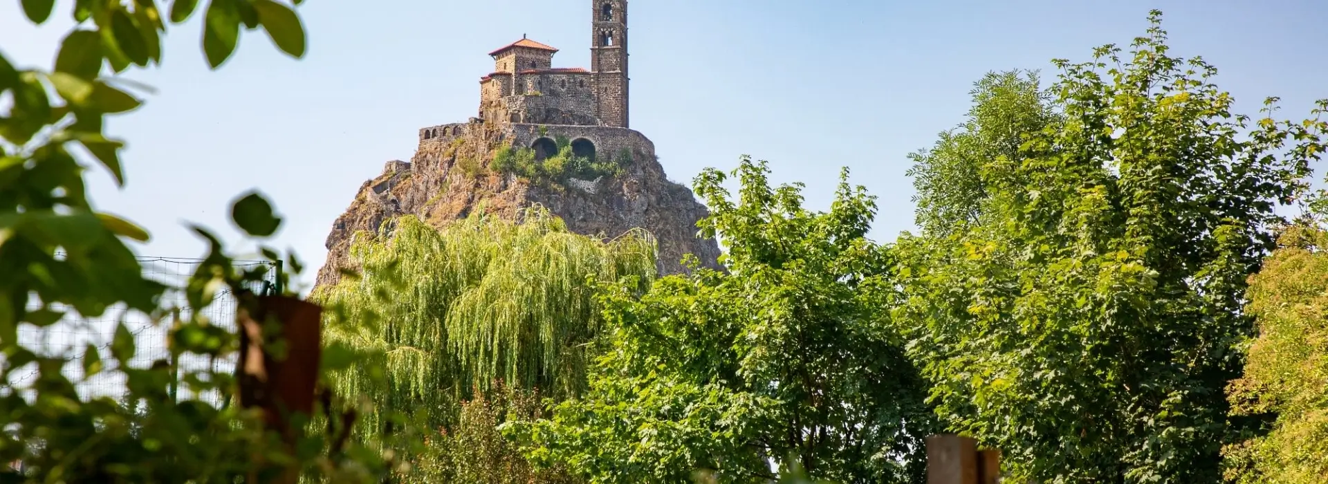 Blick ins Grüne vom Naturcampingplatz Le Puy-en-Velay aus