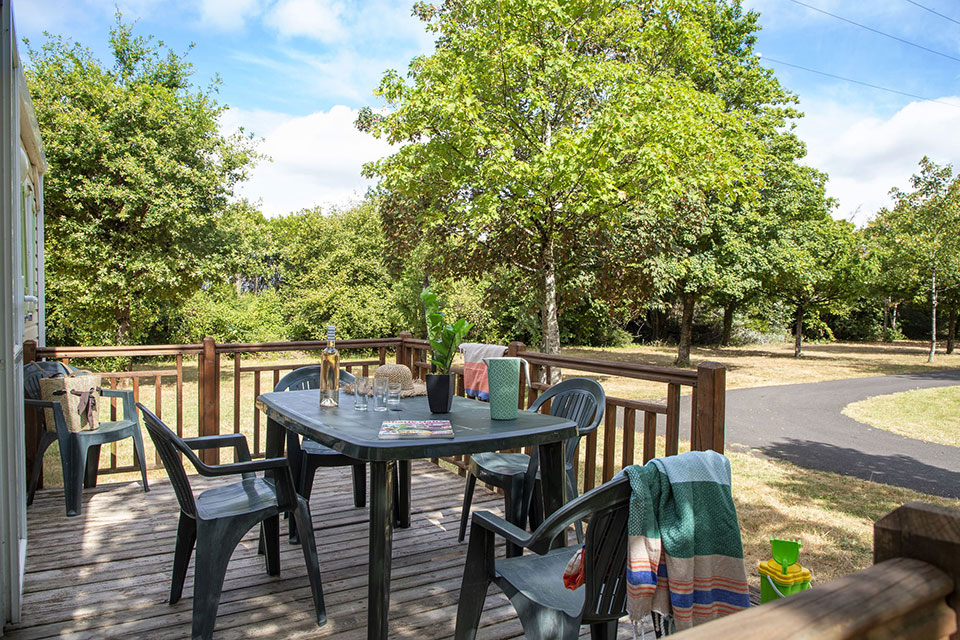 Camping Câteau de la Loir : Location d'un mobil-home tout confort, au cœur d'un camping verdoyant