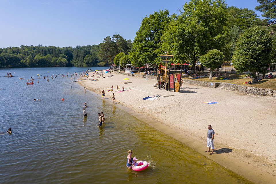 Camping nature du lac à Marcillac-la-Croisille près du lac de la Valette